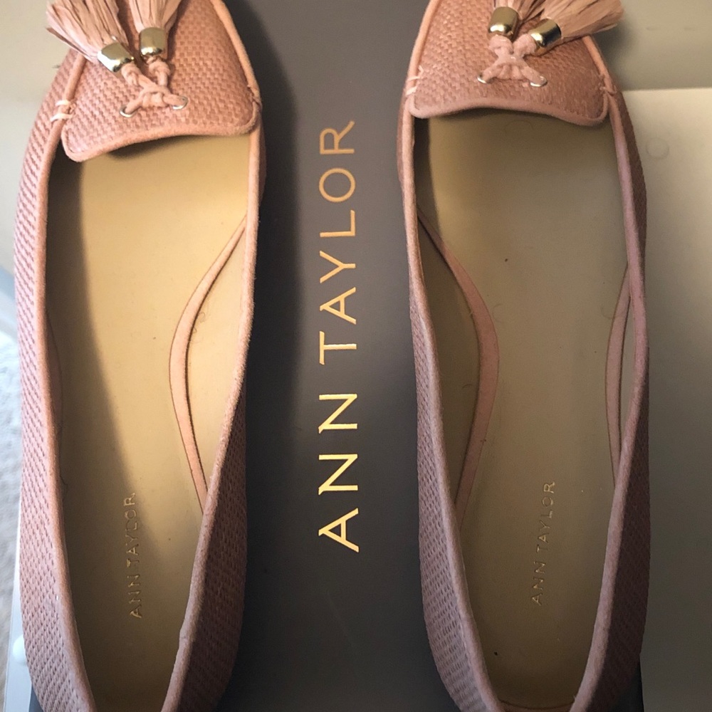 Natural pink salmon Ann Taylor tassel pumps
